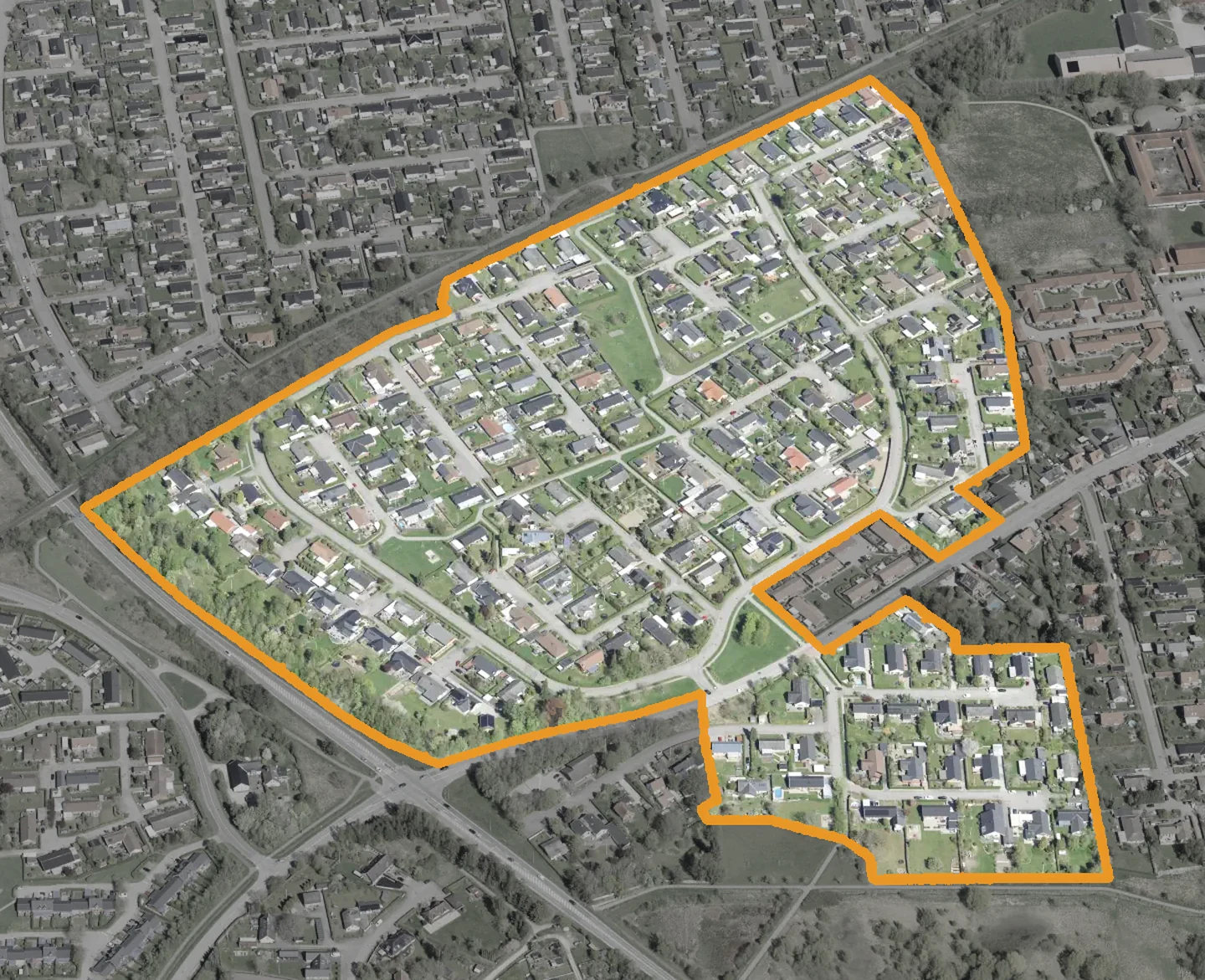 Luftfoto med hele Højgårdsparkens orange afgrænsning synlig